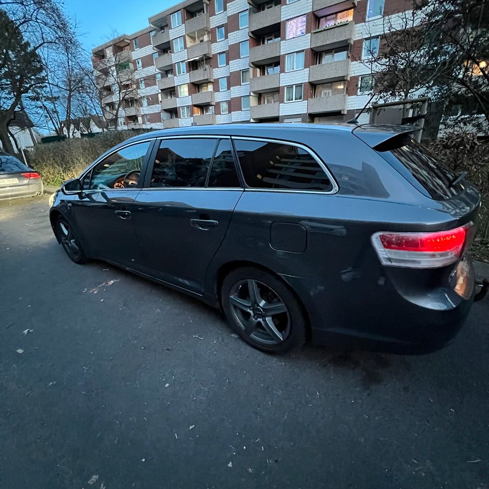 Toyota Avensis in Köln