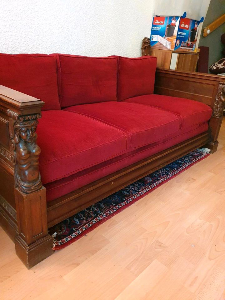 Neogotik Prunk Sofa aus dem Historismus (1780-1840) in Arnsberg