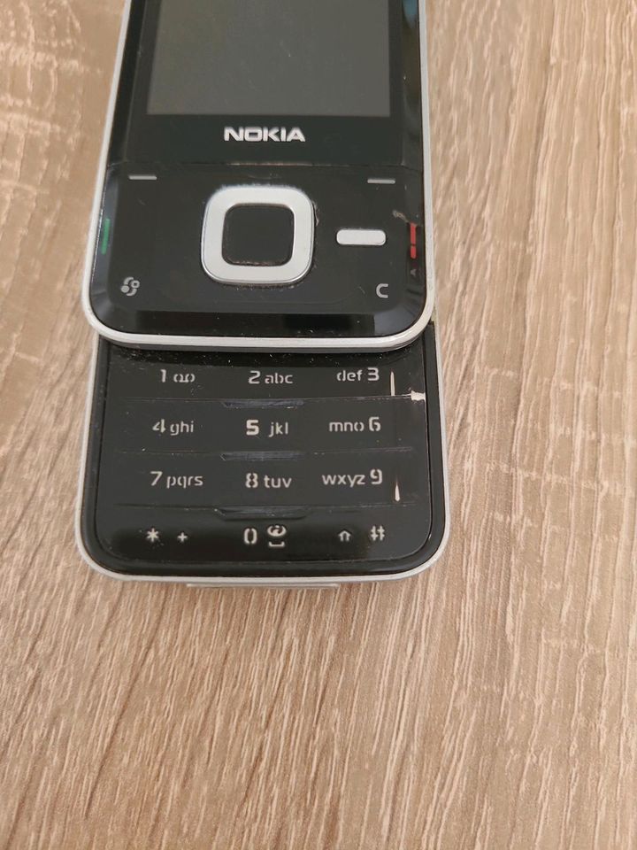 Nokia N Serie N81 in Treben