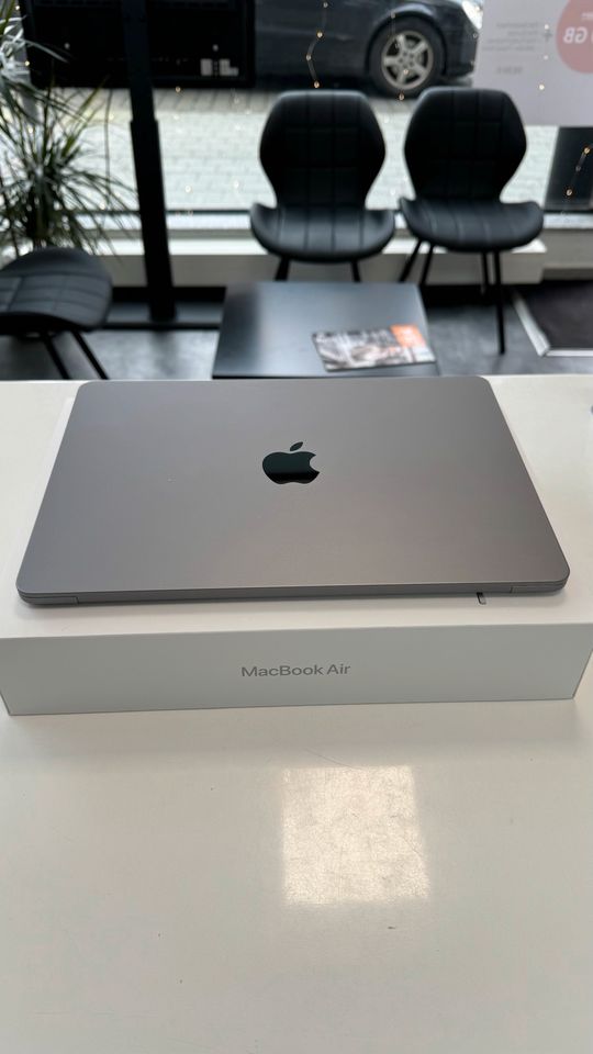 Apple MacBook Air mit Apple M2 Chip in Bottrop