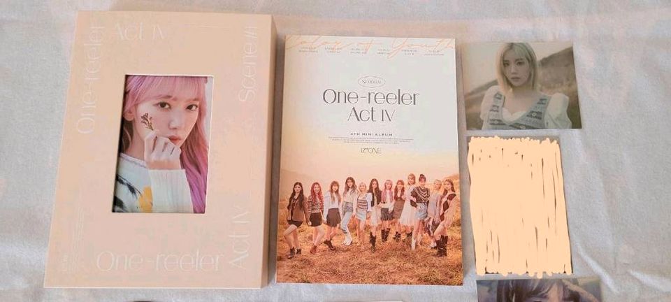 Izone - IVE - LE SSERAFIM - WonYoung - YuJin - One-One-reeler Alb in Goldbeck