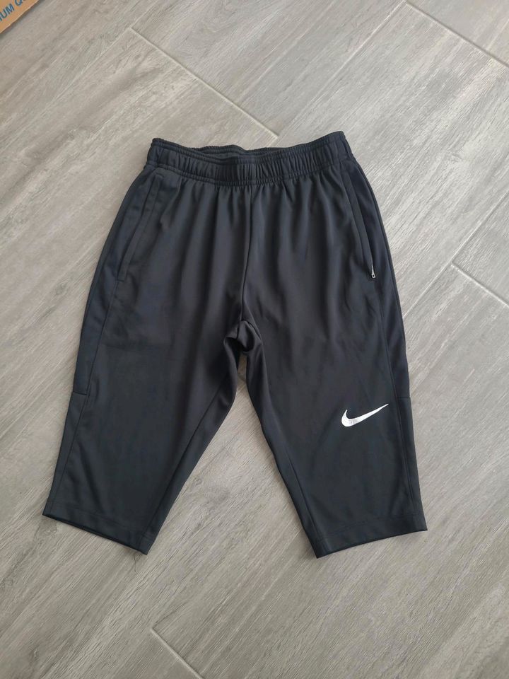 Kinder Sport Hose Nike  Gr.134/140 Top Zustand! in Wolfhagen 