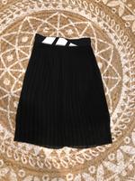 Adidas Rock Plissee Midi Gr.36 Gr.S schwarz Herzogtum Lauenburg - Dassendorf Vorschau