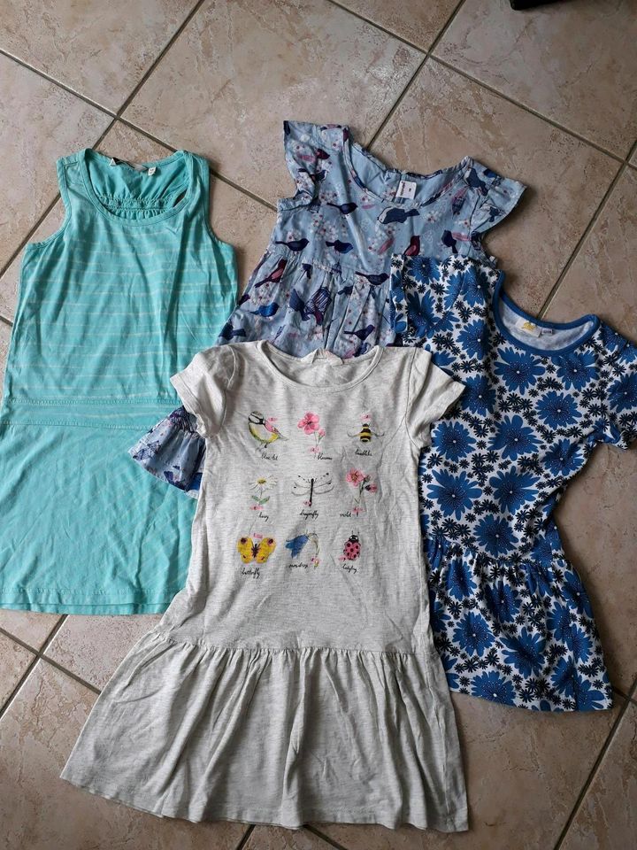 Set Sommer (9) / Sommerkleider, Strickjacke, Jeansrock; Gr. 116 in Thermalbad Wiesenbad