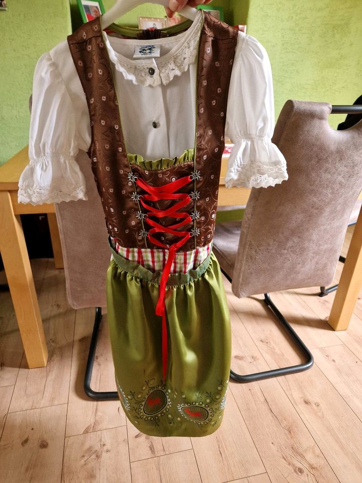 Dirndl Mädchen in Euskirchen