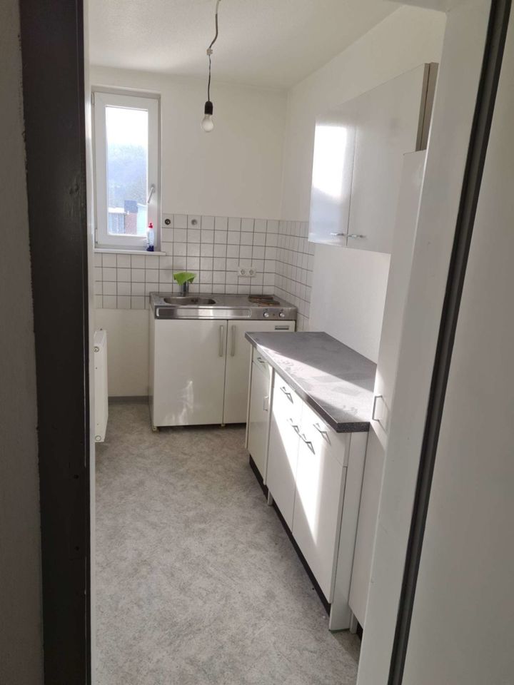 2 Zimmer mit kleinem Flur - Küchen- und Bad-Mitbenutzung in Marburg