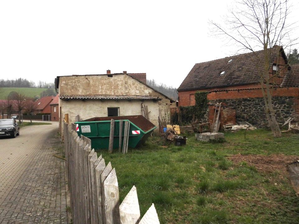 Stark sanierungsbedürftiges Haus mit schönem Grundstück(Bauland) in Arnstein