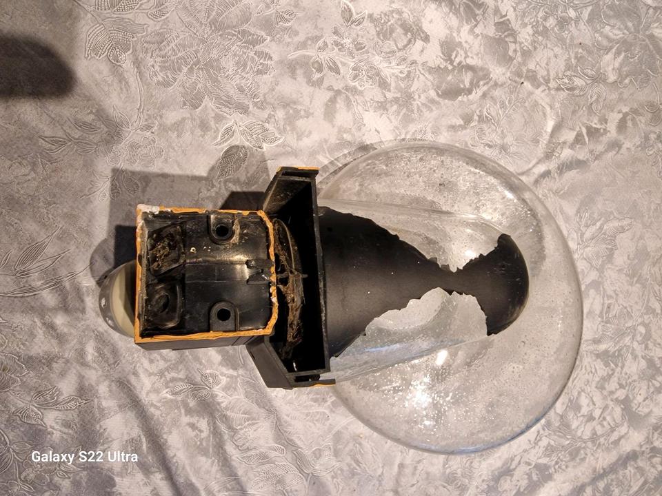 Leuchte mit Bewegungsmelder Aussenlampe Lampe Strom kein Solar in Zühlsdorf
