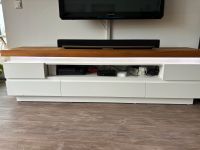 Weißes TV Lowboard mit Deckplatte Eiche massiv inkl LED*NP 399€ Niedersachsen - Salzgitter Vorschau