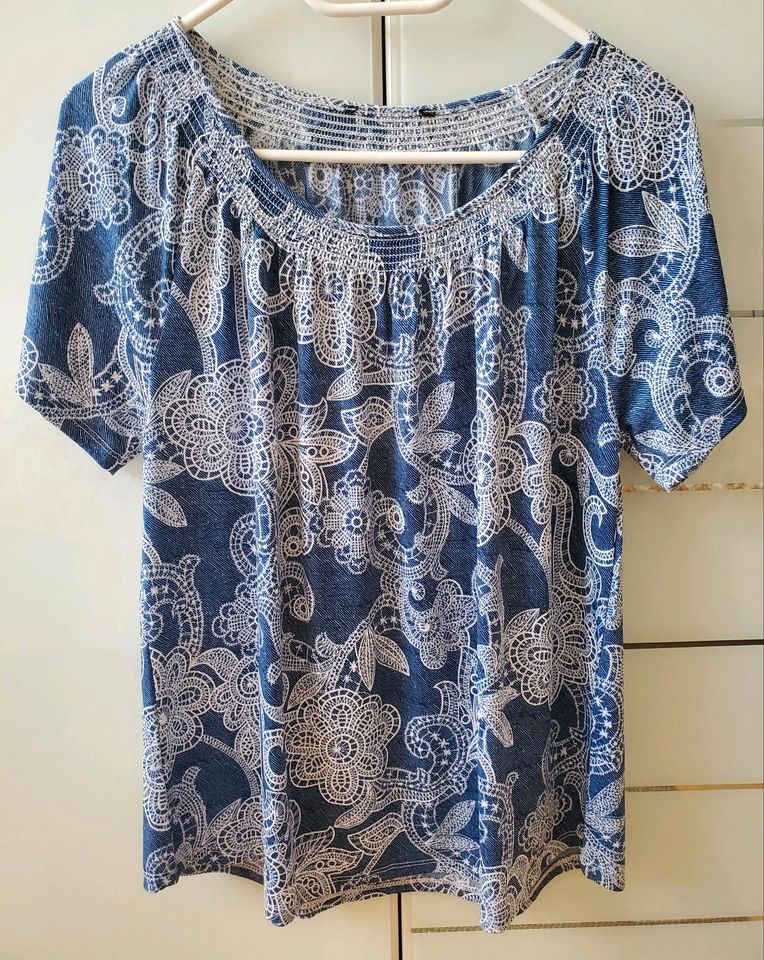 Carmenbluse Carmenshirt Paisley jeansblau weiß Gr.M Neuwertig in Beeskow