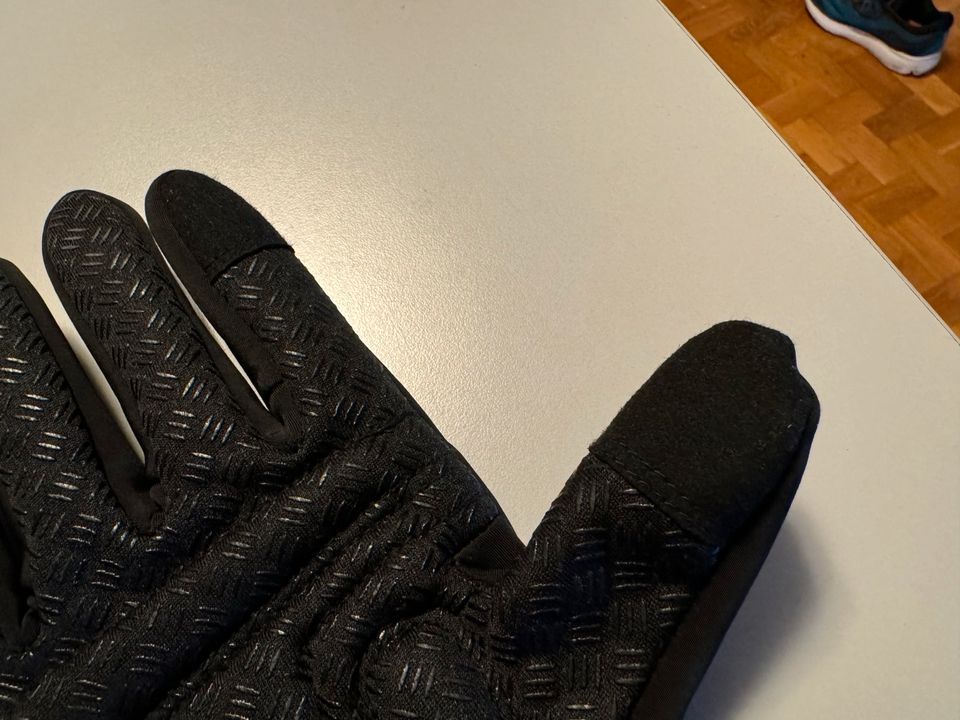 Fahrrad Handschuhe mit Touchscreen-Kontakten und Grip Innenseite in Görlitz