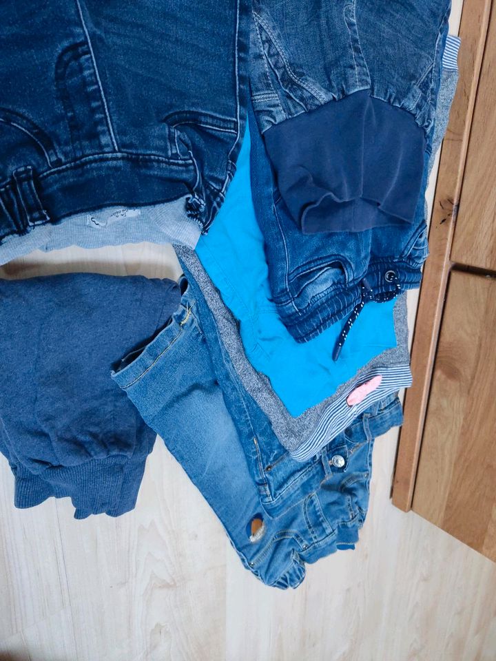 Jeanspaket Hosenpaket Jungshosen 86 H&M in Berlin