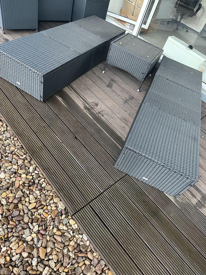 2 x Gartenliegen, 1 x Tisch, 1 x Doppelliege aus Rattan, schwarz in Bochum