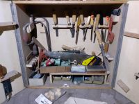 Holzwerkzeuge Säge Stechbeitel Konvolut in 2 Schränken Niedersachsen - Langenhagen Vorschau