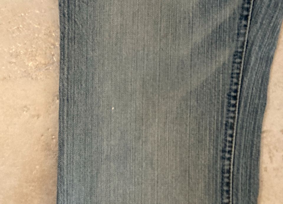 Blaue flared leg Jeans, Divided, Größe 27/34 in Bad Segeberg
