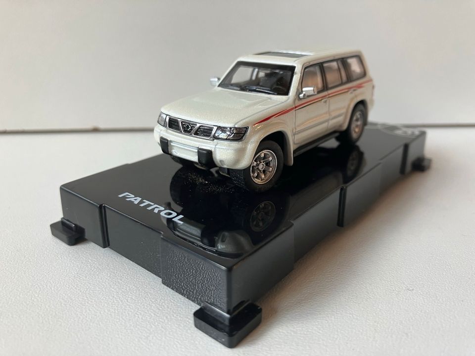 1:64 Paudi Nissan Patrol GR Y61 Modell Modellauto in Niederau