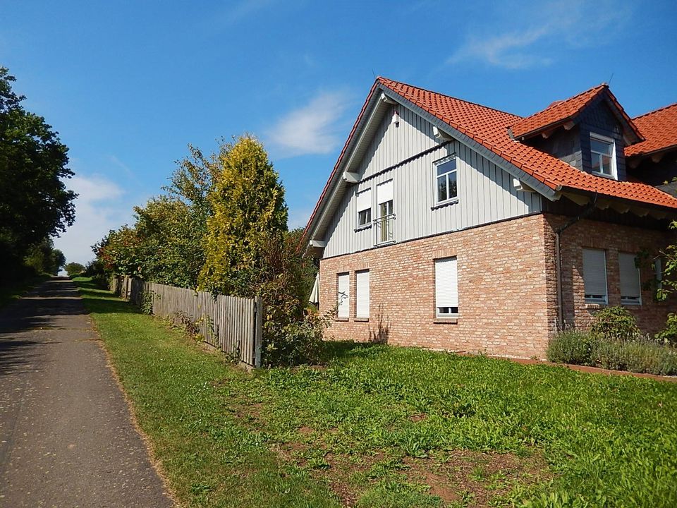 Luxuriöses Traumhaus in Ortsrandlage mit herrlichem Blick in Rüdershausen