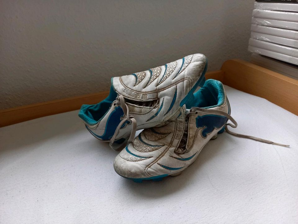 Frauen Fußballschuhe in Dessau-Roßlau