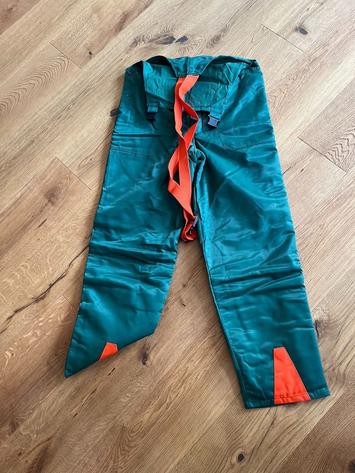 Stihl Waldarbeiter -/ Schnittschutzhose Gr . 52 neu in Simmerath