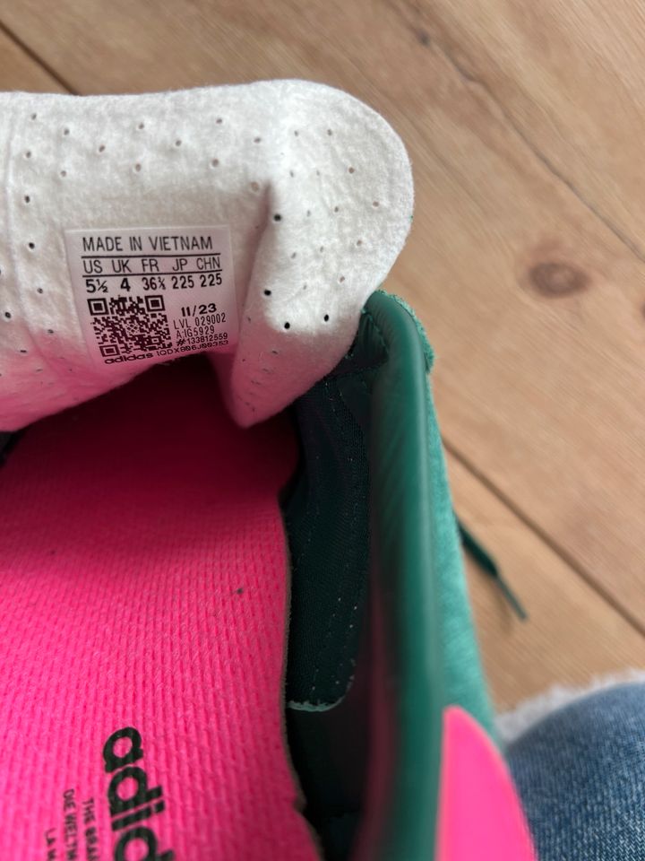Adidas Gazelle Grün Pink Neu Größe 36 collegiate green in Remseck am Neckar