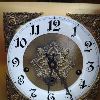 Antike Uhr in rustikaler Glasvitrine Sachsen-Anhalt - Borne Vorschau