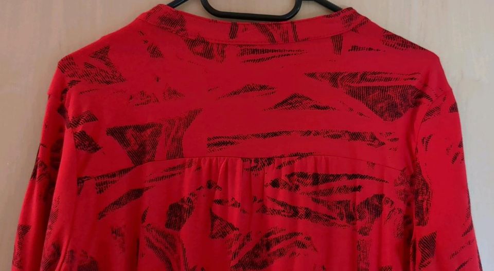 Shirt Liberty Woman Gr. M rot mit schwarz in Brandis