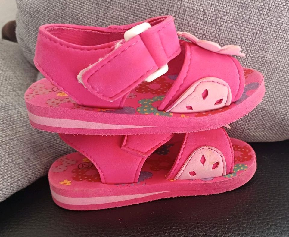 Babysandalen, Wasserschuhe, Größe 23 in Hünstetten