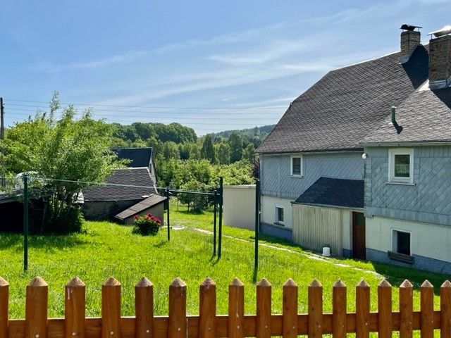 Dauerhafte Lebensfreude in schöner Natur und ländlicher Umgebung! Wohnhaus mit Nebengelass und Garagen in Beiersdorf