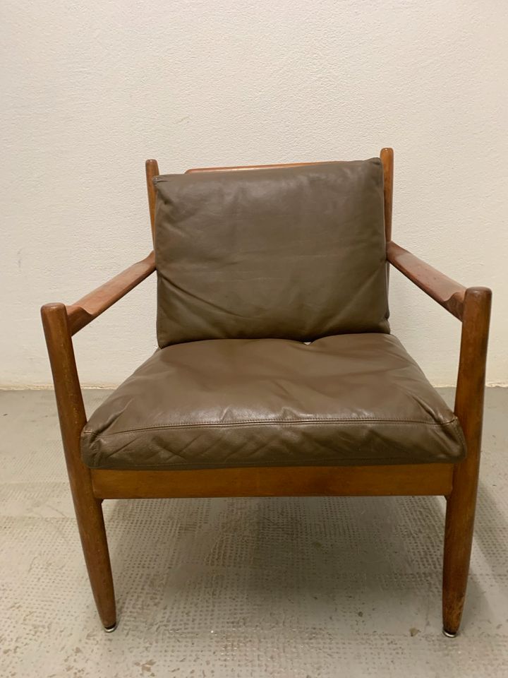 Skandinavischer Mid Century Sessel Teakholz & Leder Easy Chair in Albstadt