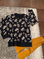 Schöner Pullover mit Blumen Motiv in XS/S 34-36 Köln - Porz Vorschau