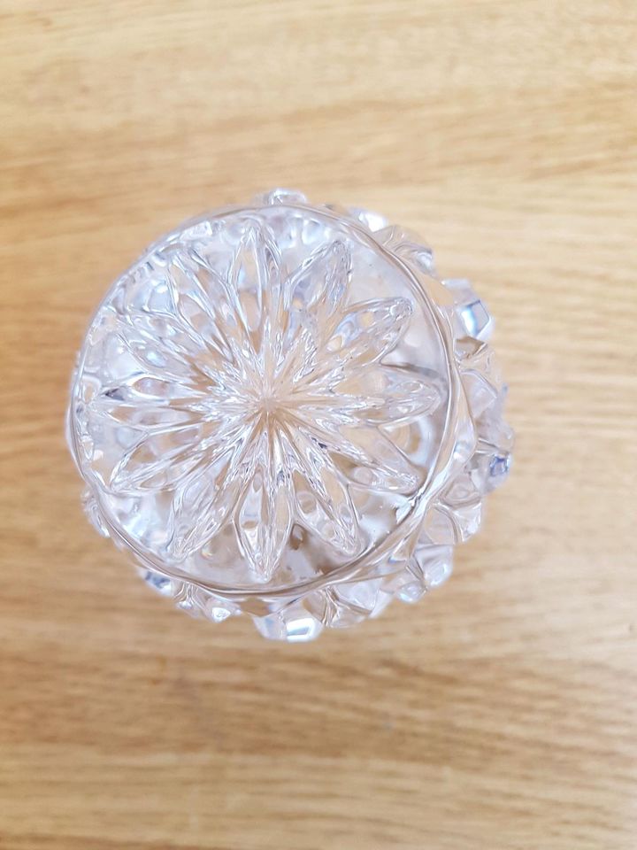 Vase aus Glas mit Muster in Lilienthal