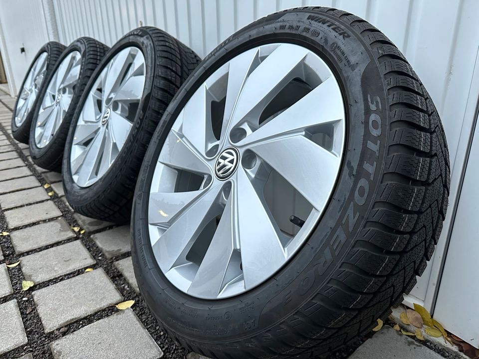 VW Golf Belmont Winterreifen Alufelgen 5H0601025B 205/50R17 5x112 in Chemnitz