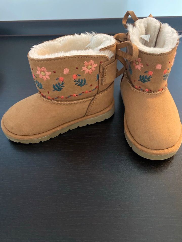 Baby Stiefelette mit Blümchen gr.20 neu in Saarbrücken