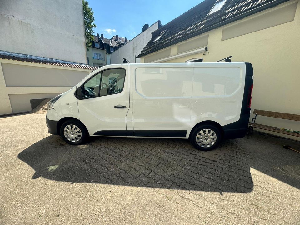 Renault Trafic Lieferwagen Klima, Navi, Kamera, AHK in Bochum