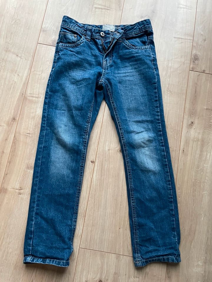 Jeans Größe 140 in Möhrendorf