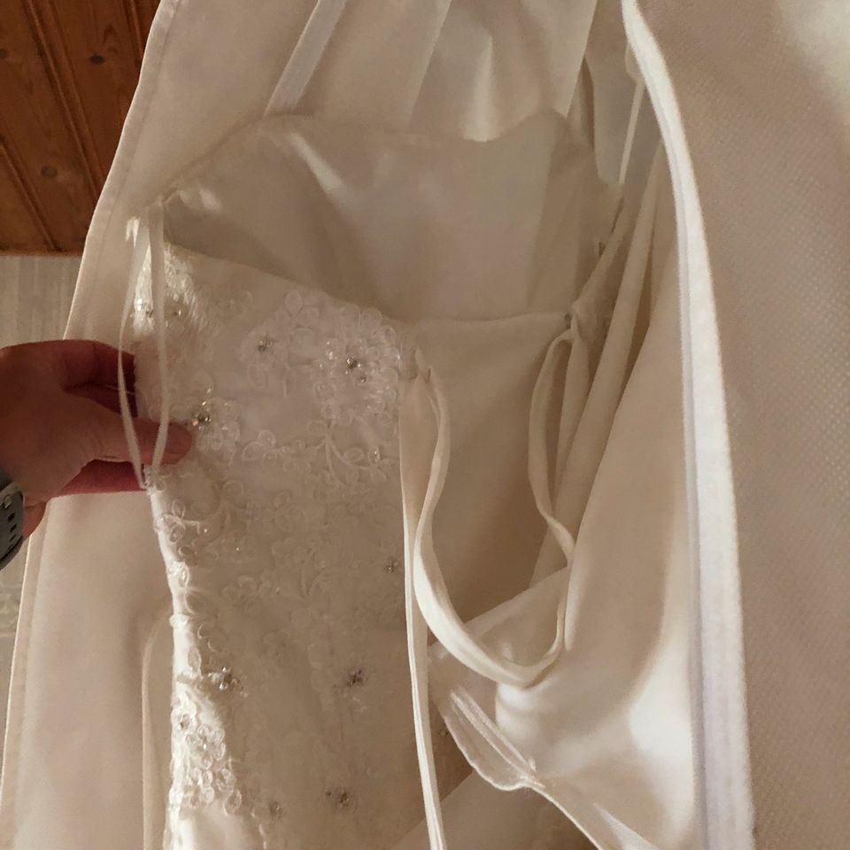 Brautkleid weiß in Porta Westfalica