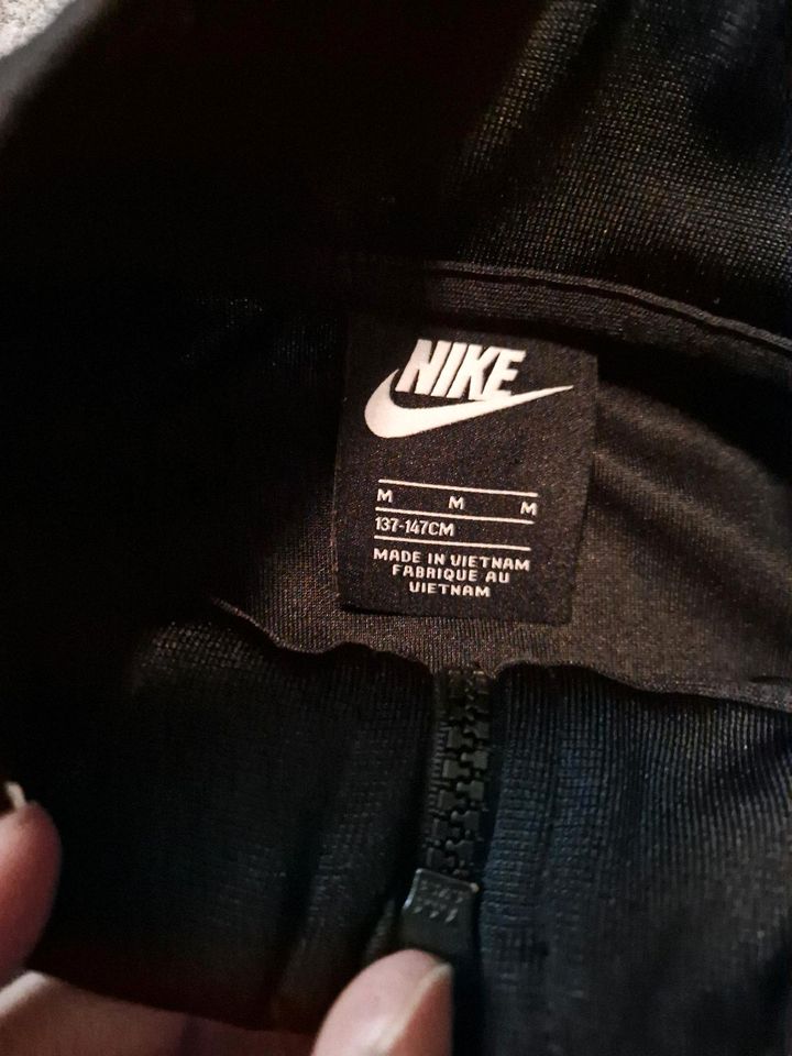 Nike Jogginanzug Gr137 -147 cm in Biebertal