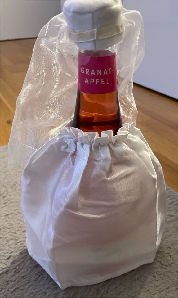 Brautkleid Dekoration für Flasche in Düsseldorf