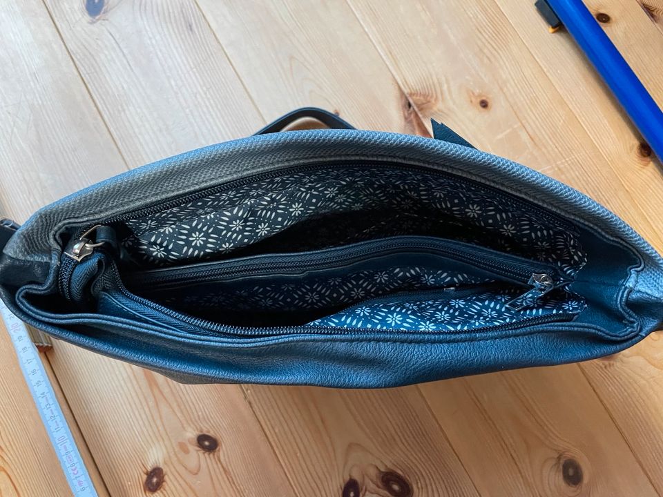 Blaue Handtasche (mittelgroß) in Detmold