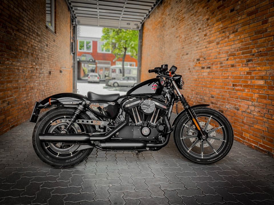 Harley Davidson Iron 11186 Km 2015 Vivid Black in Hamburg