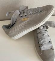 Puma Sneaker Basket Fat Laces Gr. 39 hellgrau Wildleder Kr. München - Straßlach-Dingharting Vorschau