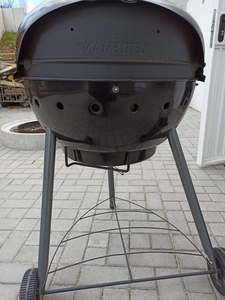 Grill  Char-Broil Kettleman Holzkohlegrill Ø 56cm gebraucht in Neumarkt i.d.OPf.