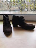Dunkelbraune Wildlederstiefeletten von Comma, Gr.39 Berlin - Treptow Vorschau