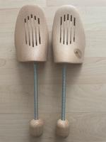 Karree Schuhspanner aus Holz Gr. 38/39 NEU Schuh-Spanner Hessen - Merenberg Vorschau
