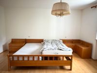 Schlafzimmer Vollholz komplett Bett Matratze Kommode Lattenrost Bayern - Augsburg Vorschau
