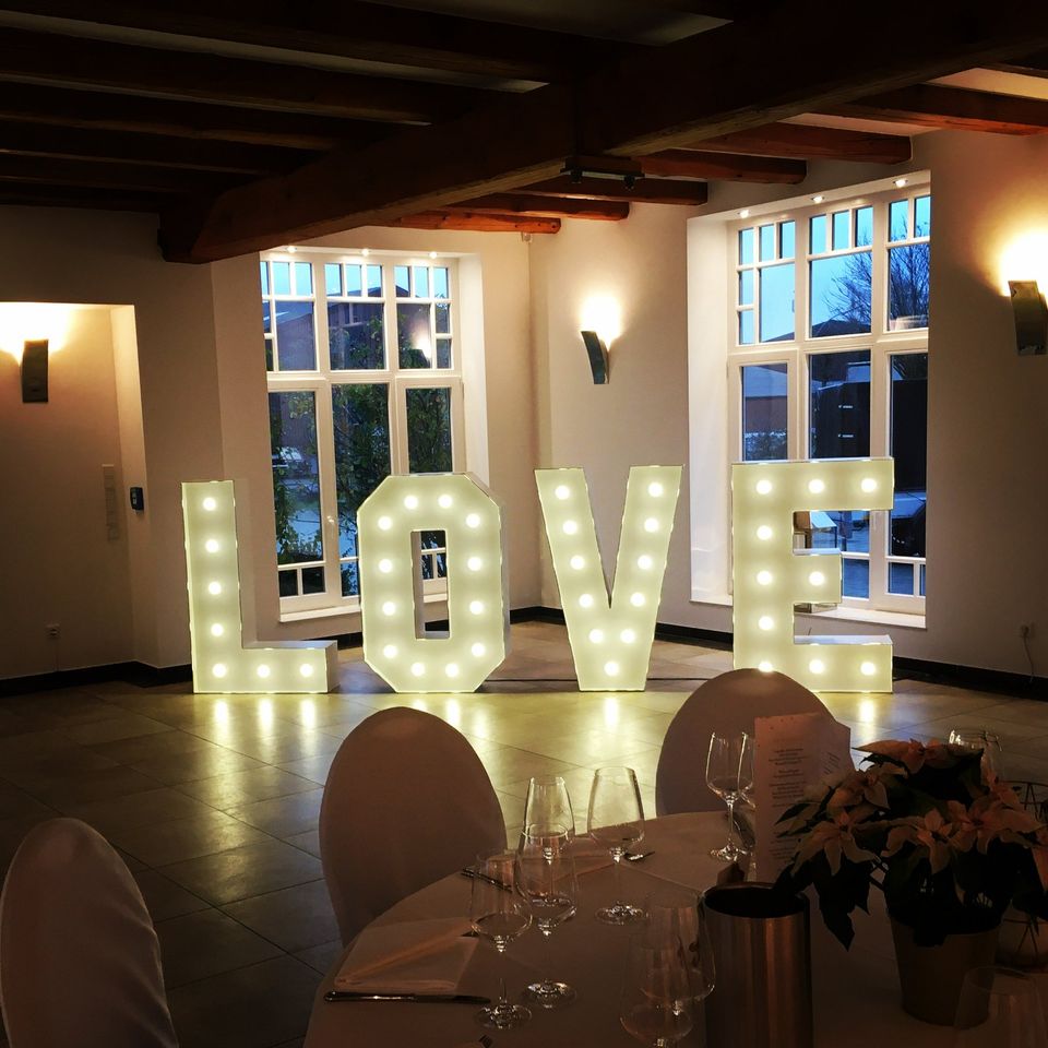 ❤️ XXL Buchstaben LOVE für Hochzeit mieten ❤️ in Detmold