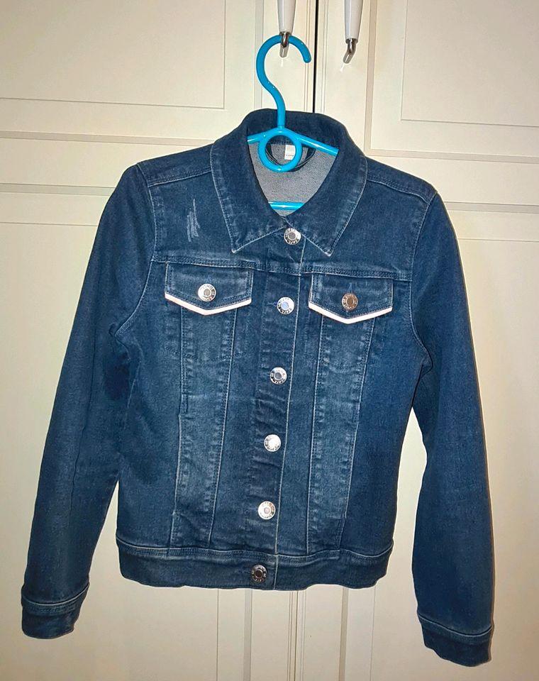 Süße Jeansjacke Esprit 134 in Elmenhorst/Lichtenhagen