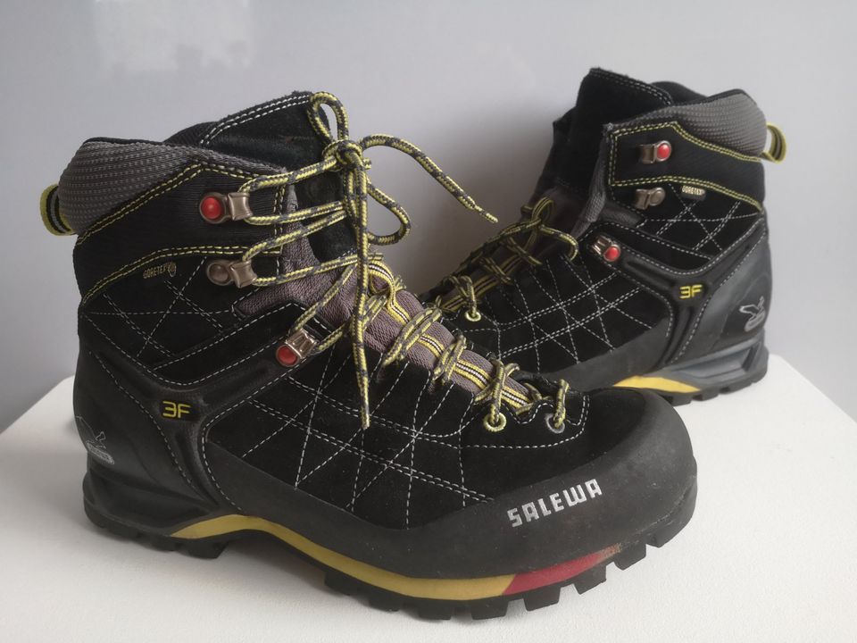 Herren Wander Schuhe SALEWA GTX MTN Trainer Gr 41 schwarz Leder in Erkrath