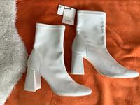 BERSHKA Stiefeletten weiß Gr 38 Bayern - Regensburg Vorschau