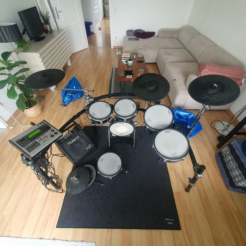 Roland TD-20 E-Drums + Roland PM-10 Verstärker in Köln